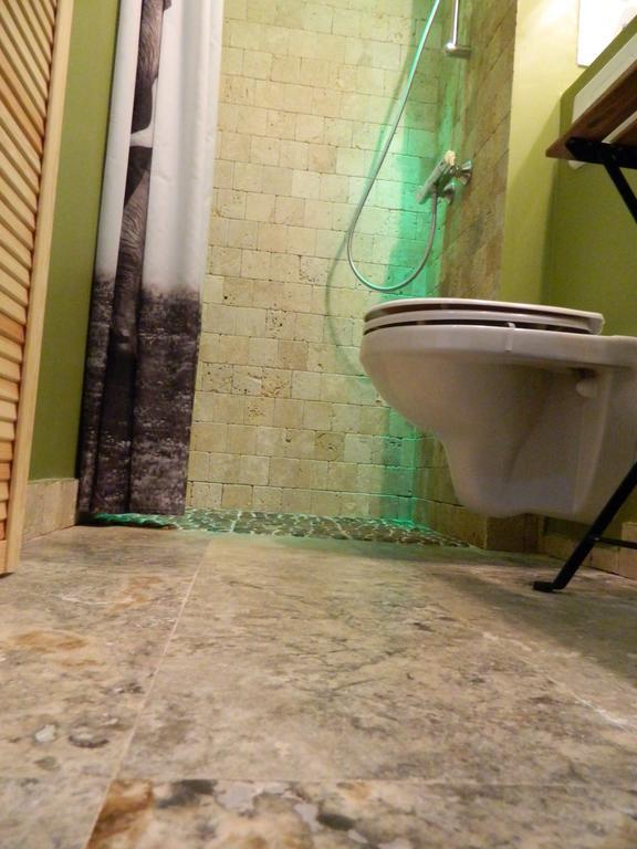 12 O'Clock Studio Бухарест Номер фото
